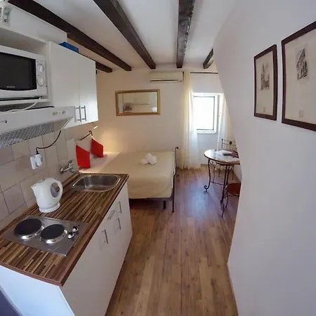 Comfy Studio In Traditional Dalmatian Stone House Apartament Split